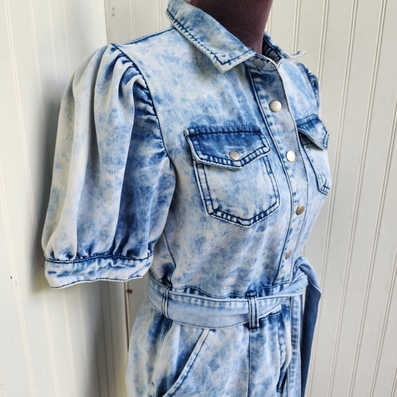 TCEC Womens Blue Light Wash Denim Playsuit Romper Short Sleeve Snap Belted Sz M - Picture 3 of 16